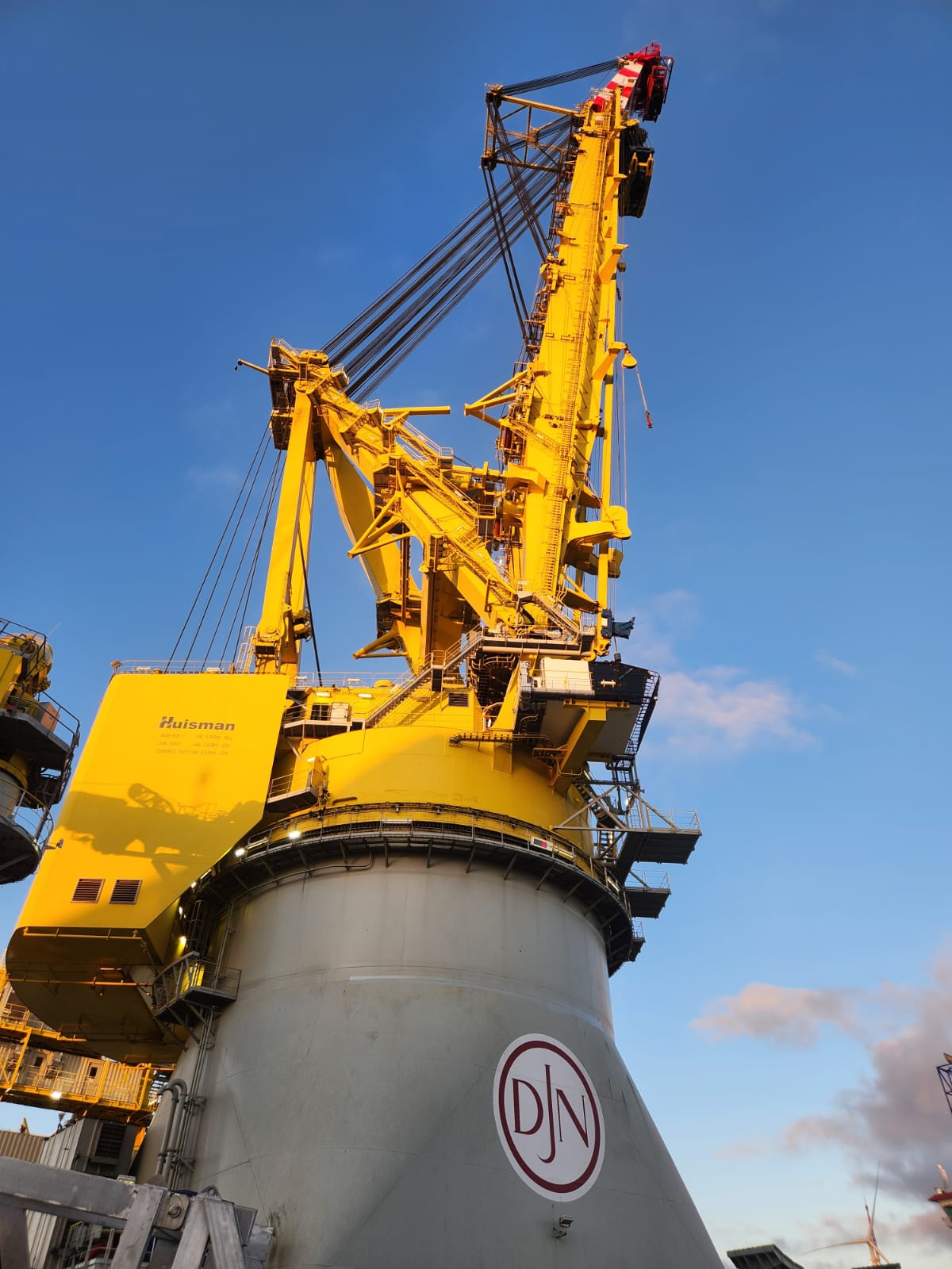 OMC 5,000 mt crane
