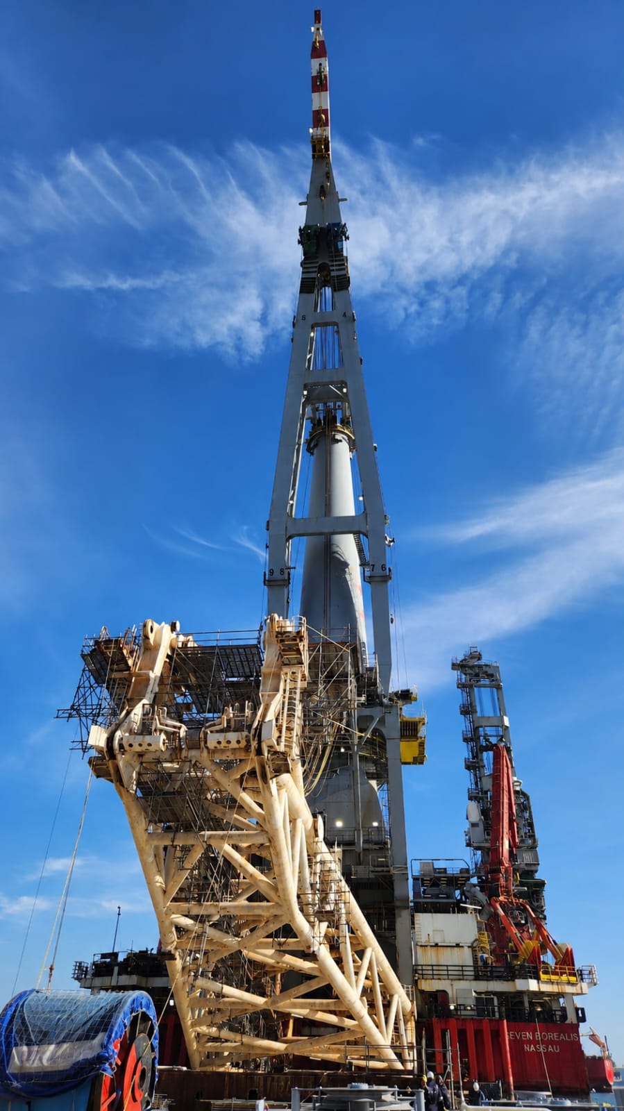 5,000 mt offshore crane