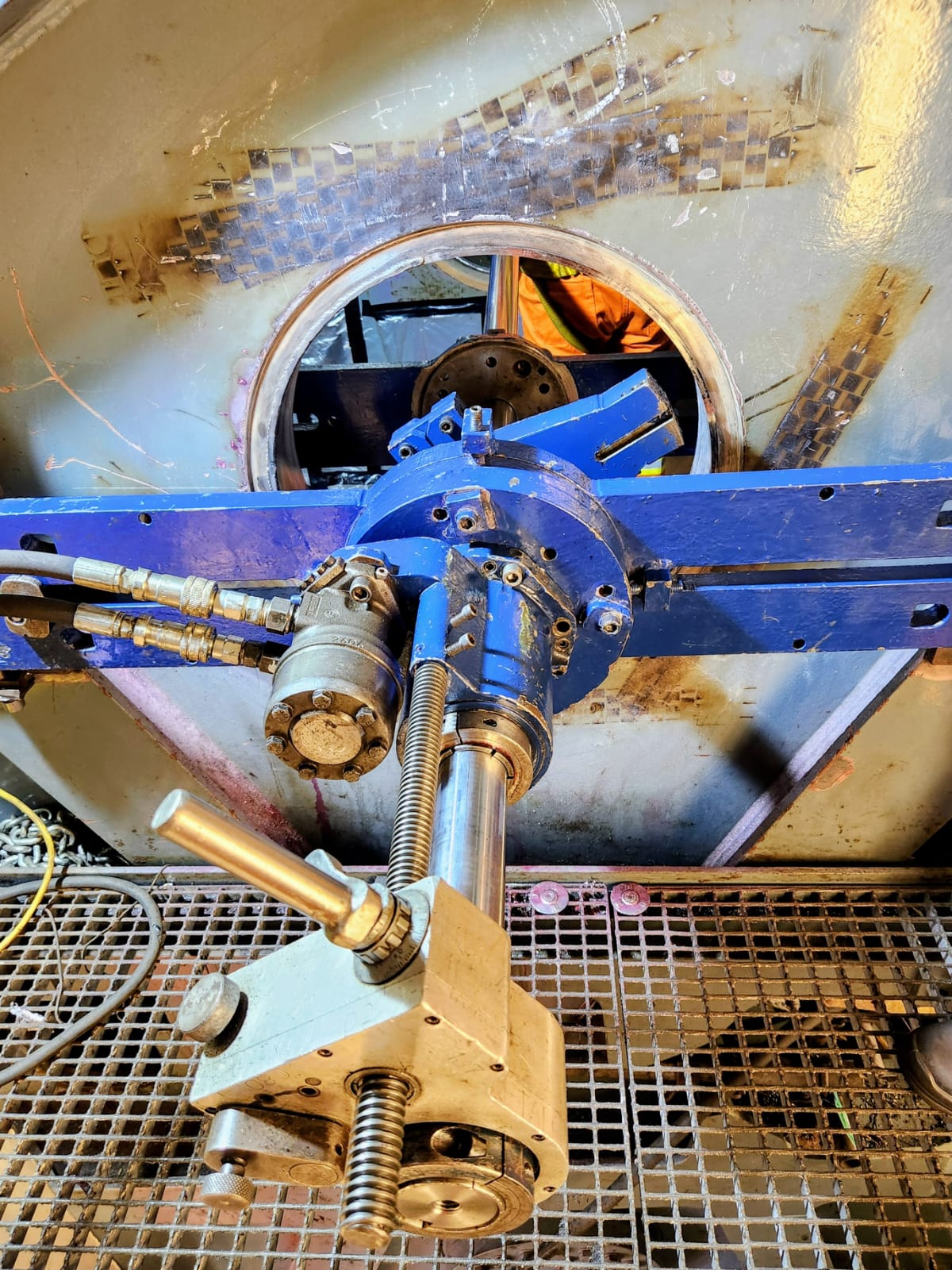 On-site machining of traction winch frame